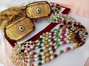 Bajuband povai with loom